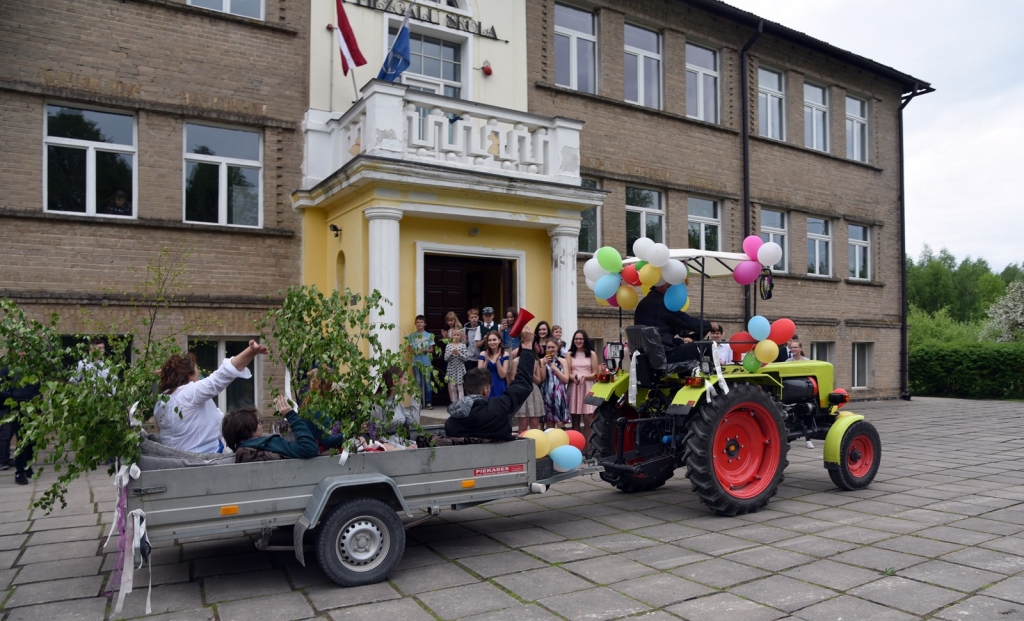 FOTO: Pēdējā zvana brīdis Mežgaļu pamatskolā