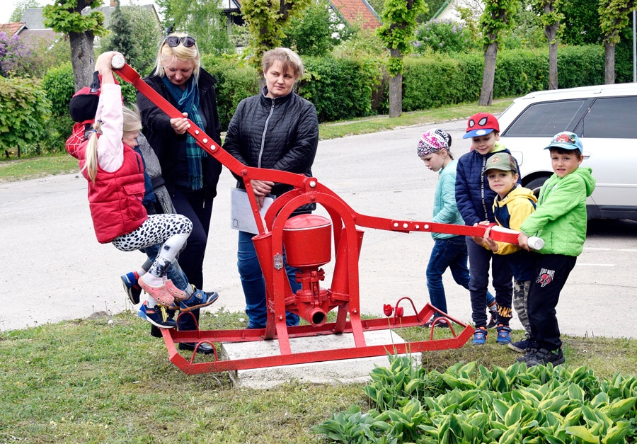 Ugunsdzēsēji novados uzņem ciemiņus Atvērto durvju dienā