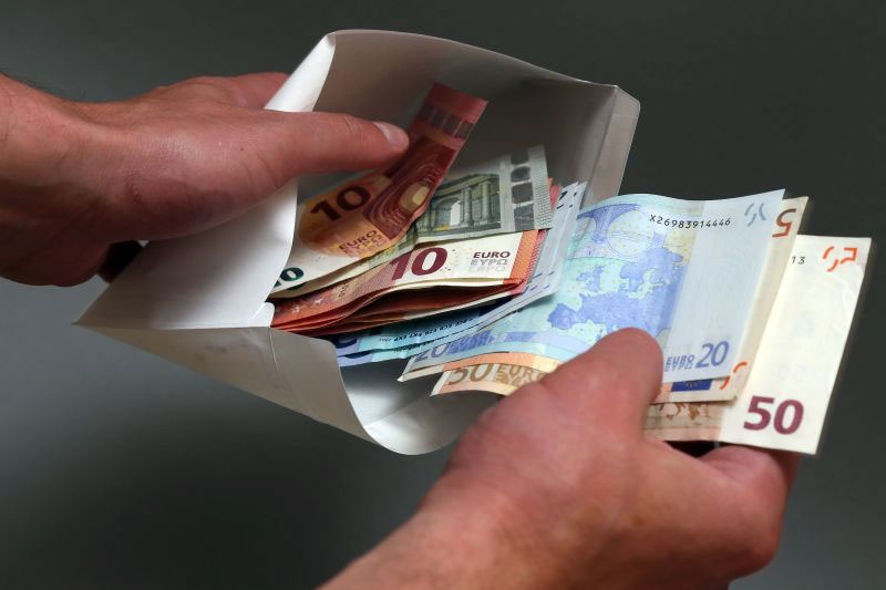 Naudu parastā vēstulē nedrīkst sūtīt