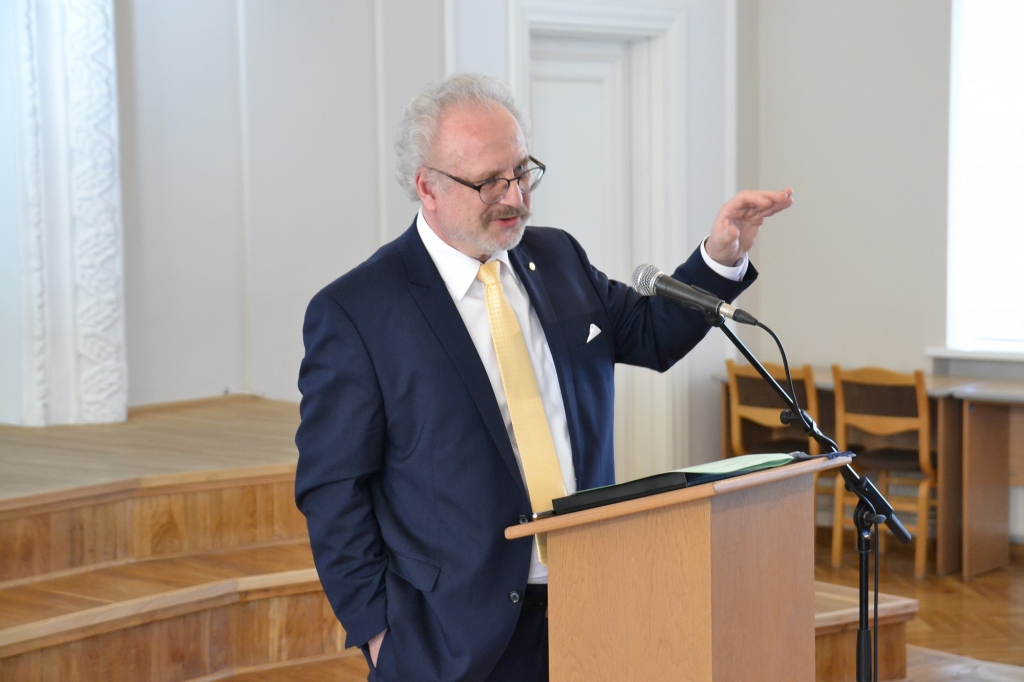 Valsts prezidenta vēlēšanu datumu nemainīs