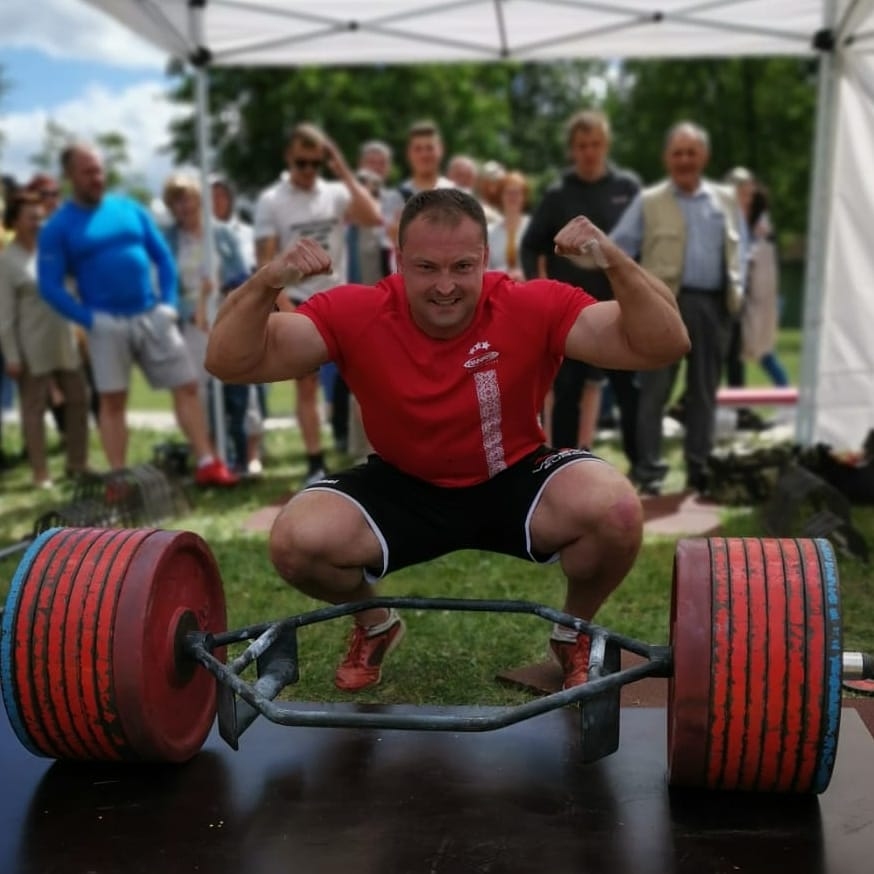 Pilsrundāles spēkavīrs Jānis Ilgavižs labo sev piederošo pasaules rekordu