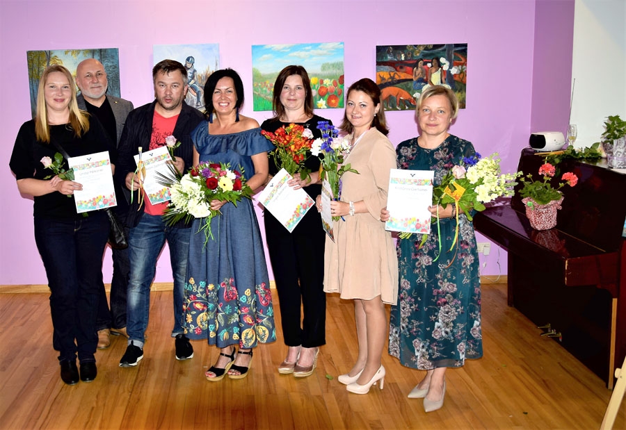 Uz mirkli piestāt aicina gleznošanas studijas darbu izstāde Vecumniekos