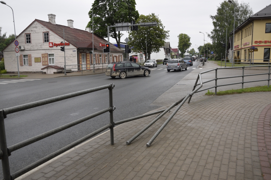 Autovadītāja Iecavā nedod ceļu «fūrei»