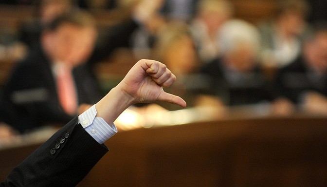 Saeima noraida Dzīvesbiedru likumprojektu nelaulāto pāru aizsardzībai