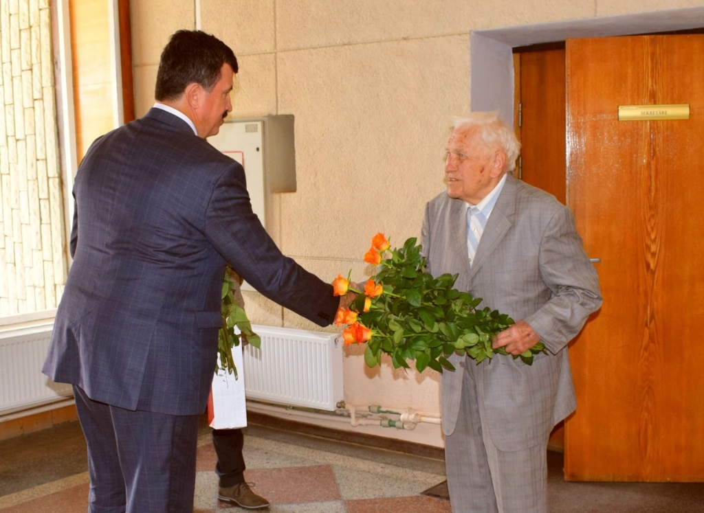 Alus meistars Kārlis Zālītis nosvin 93. dzimšanas dienu
