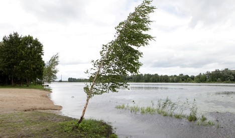 Gaidāmā spēcīgā vēja dēļ glābēji mudina savlaicīgi parūpēties par drošību