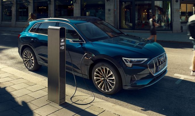 Vācijas elektromobiļu rallijs piestās Bauskā