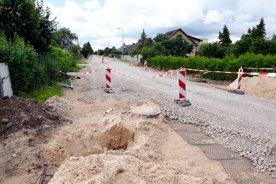 Apstājas ceļu būvdarbi