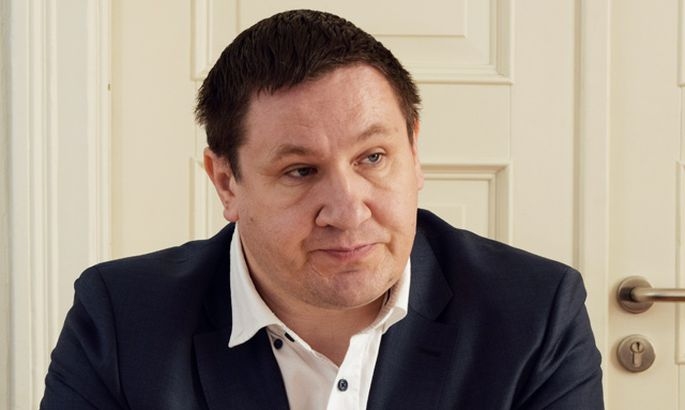 KNAB par krāpšanu aizturējis Ogres novada domes priekšsēdētāju Egilu Helmani