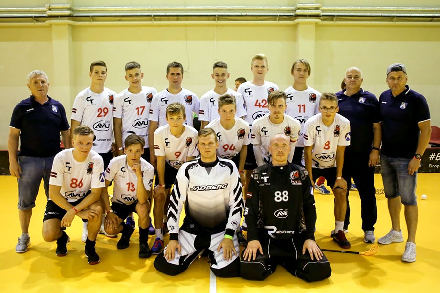 Startē ar jauniešu sastāvu