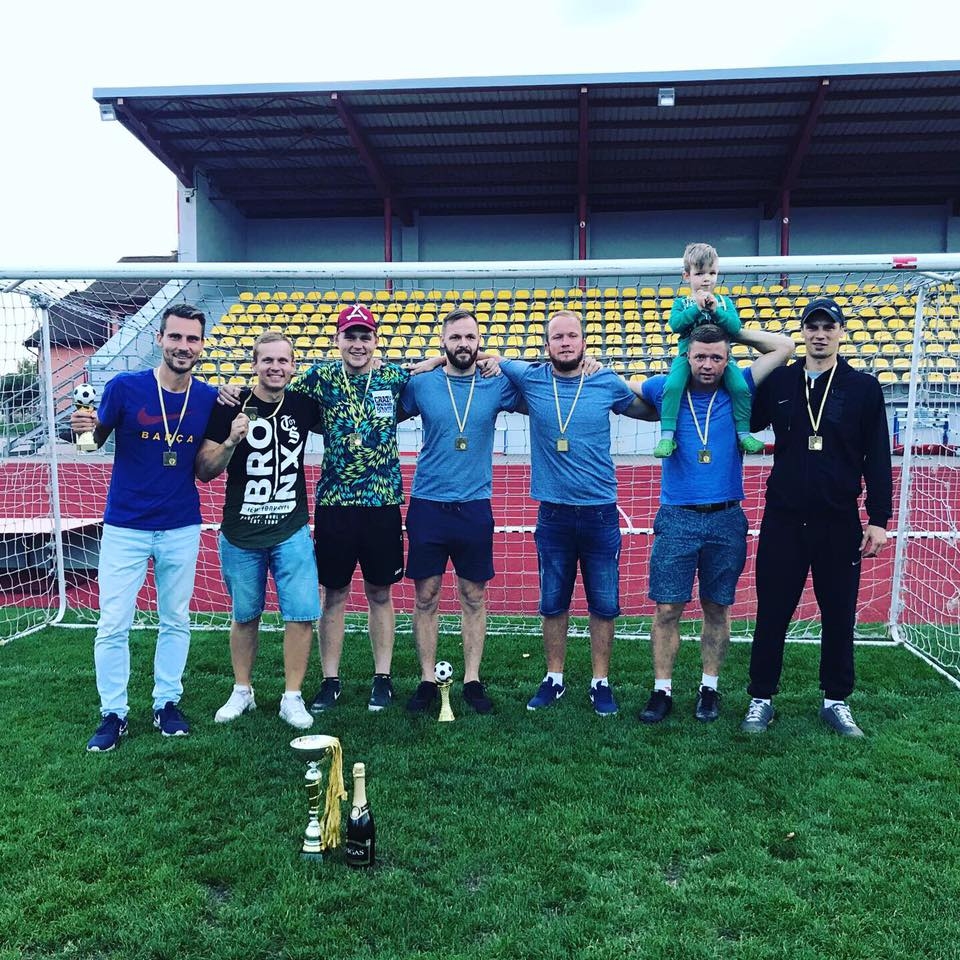 «Īslīce» triumfē futbolā