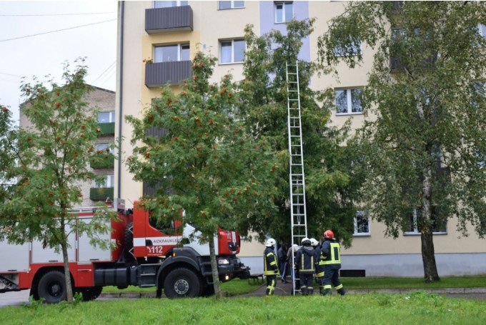 Ugunsdzēsēji-glābēji steidzas palīgā dzīvniekiem