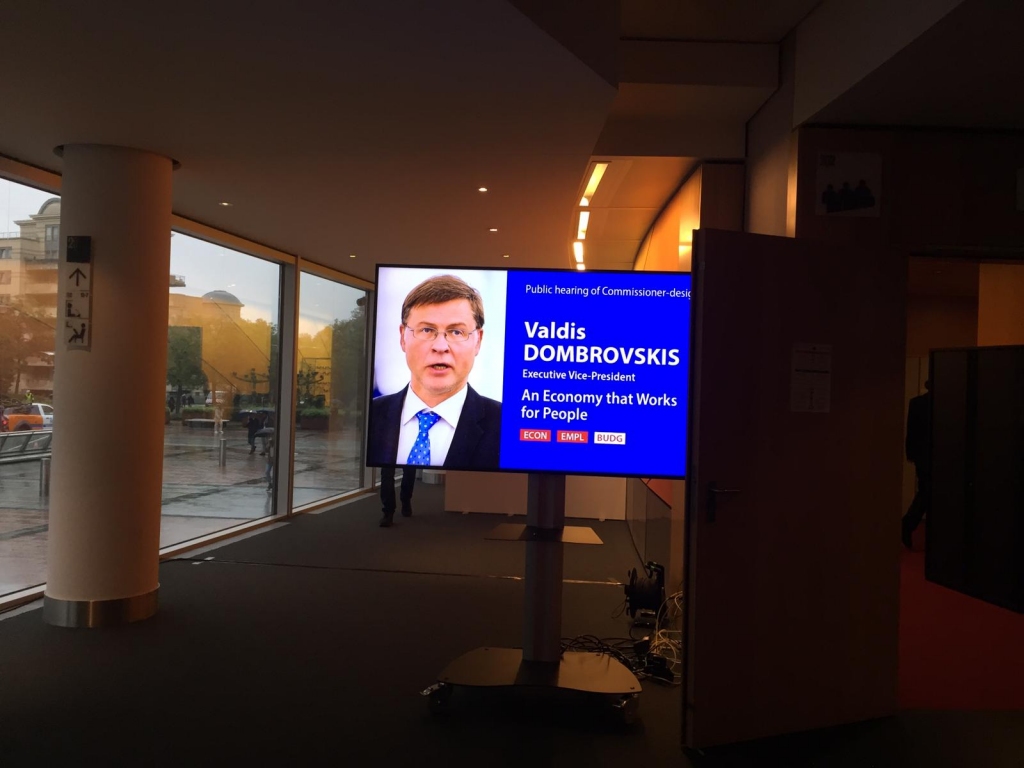 Dombrovskis: Jāpanāk, lai ekonomika strādā cilvēku labā