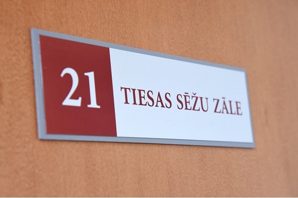 Bauskā turpinās iztiesāt lietu pret policistu par piepelnīšanos ar šoferu kukuļiem