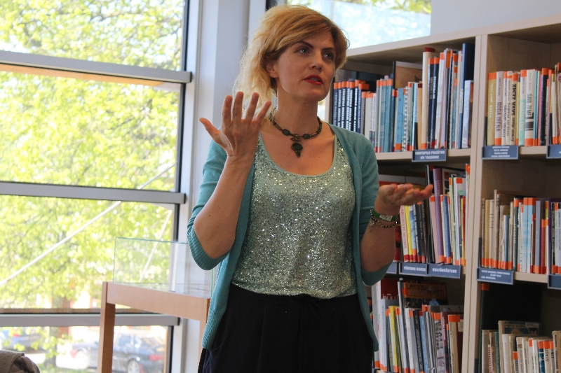 Iecavas bibliotēkā notiks tikšanās ar rakstnieci Ingu Gaili
