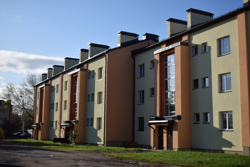 Vecumnieku novadā par 410 364 eiro renovēta pirmā daudzdzīvokļu māja