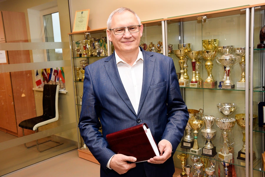 Ar pieredzē uzkrātām zināšanām un intuīciju
