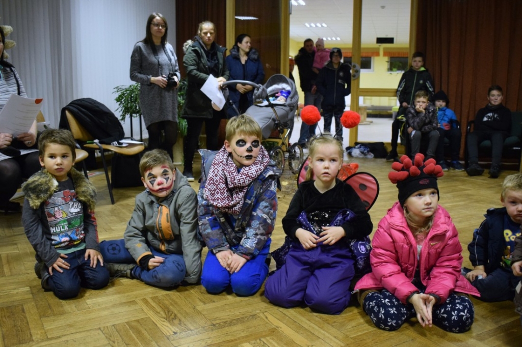 FOTO: Misā maskojas un svin latvisko Halovīnu