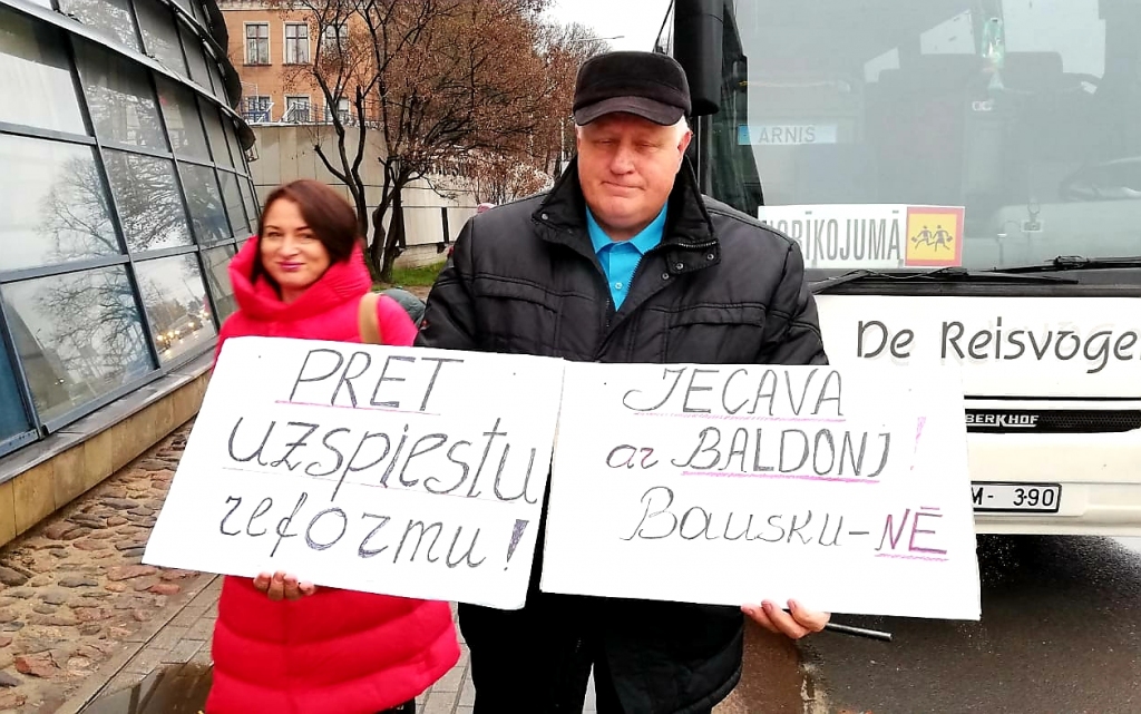 Pie Saeimas protestēs ar novadu reformu neapmierinātie; uz galvaspilsētu brauks arī Iecavas un Vecumnieku novada iedzīvotāji