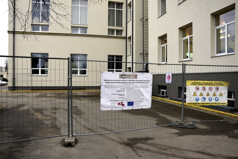 Par pusotru miljonu eiro pārbūvē Bauskas Valsts ģimnāzijas iekštelpas