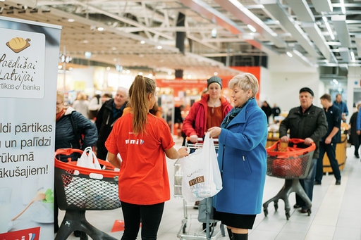 Bauskā piepildītas 108 pārtikas pakas
