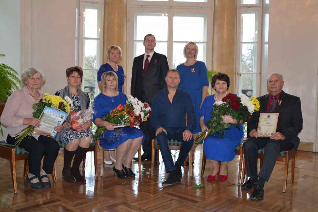 FOTO: Valsts svētkos Mežotnes iedzīvotājus godina piecās nominācijās