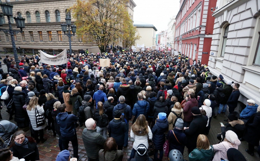 Mediķi piesaka vēl vienu protestu, prasot Saeimas un Viņķeles atkāpšanos