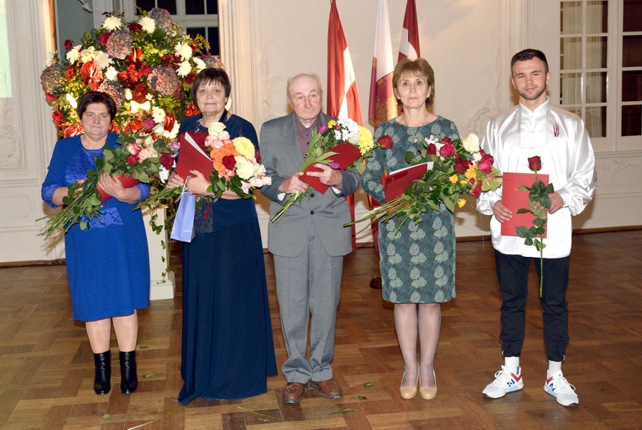 Ar vēlējumiem valstij un pateicību cilvēkiem