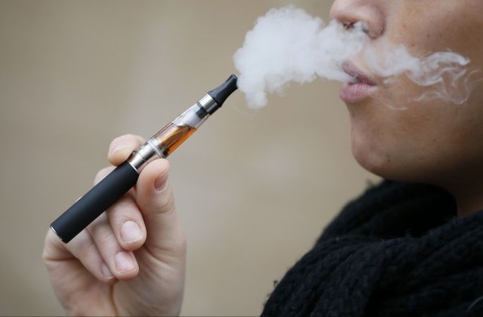 Mediķus uztrauc alternatīvo cigarešu popularitātes pieaugums