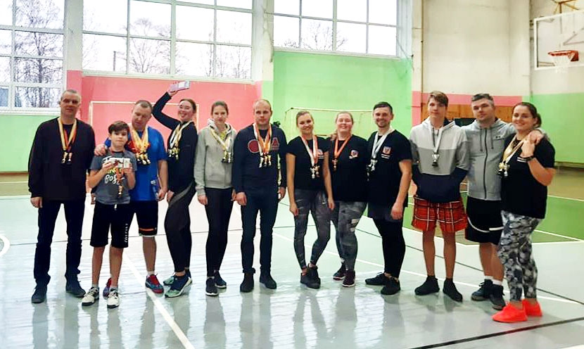 Noskaidro uzvarētājus badmintonā