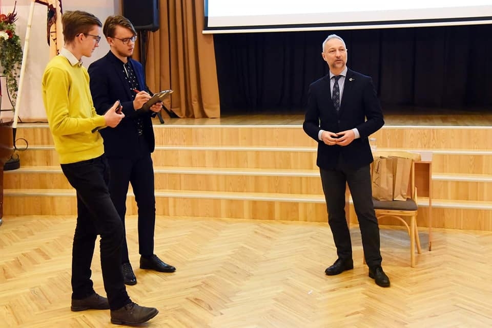 Bauskas jaunieši izvaicā tieslietu ministru Jāni Bordānu