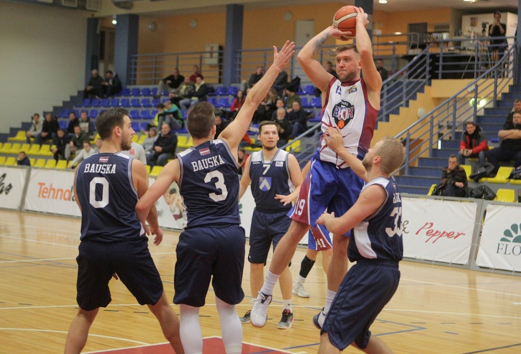 Bauskas basketbolisti Jelgavā cieš sakāvi