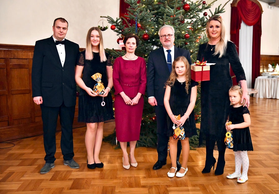 Izvēlas sirsnīgo un aktīvo Helvigu ģimeni