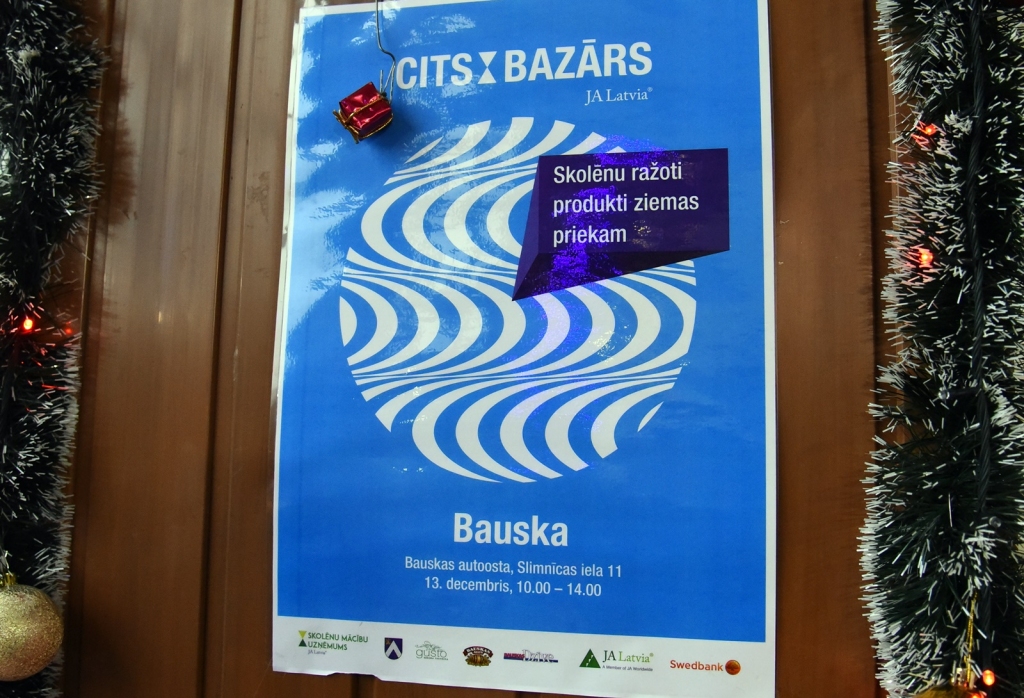 Bauskas autoostā ar saviem ražojumiem tirgojas skolēni