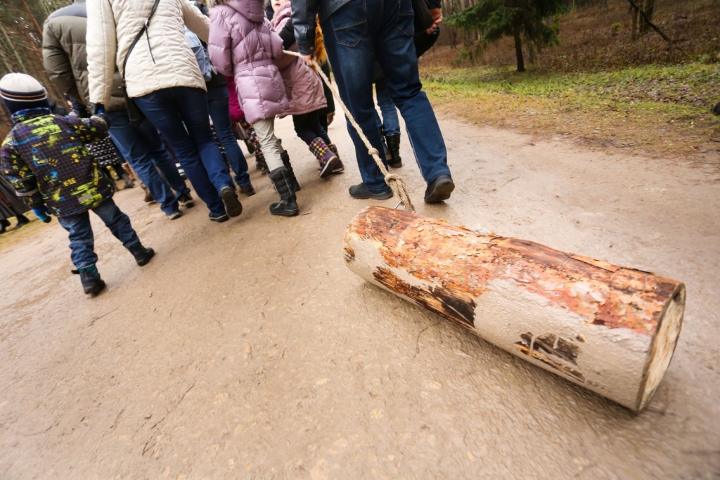 Ar bluķa vilkšanu Viļa Plūdoņa muzejā «Lejeniekos» atzīmēs ziemas saulgriežus