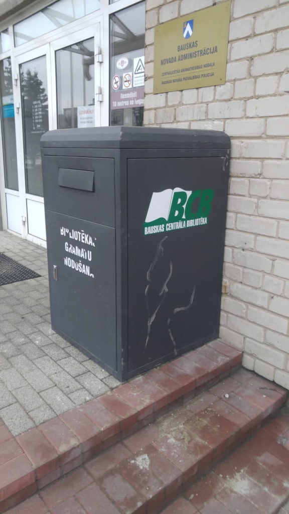 Sabojā grāmatu āra glabātavu Bauskā