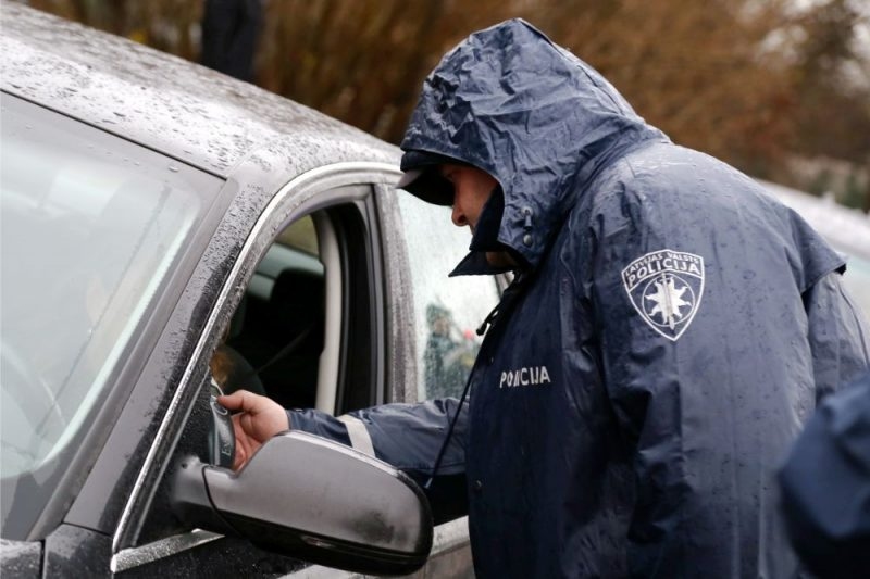 Vairāki šoferi pie stūres sēdušies reibumā un bez tiesībām