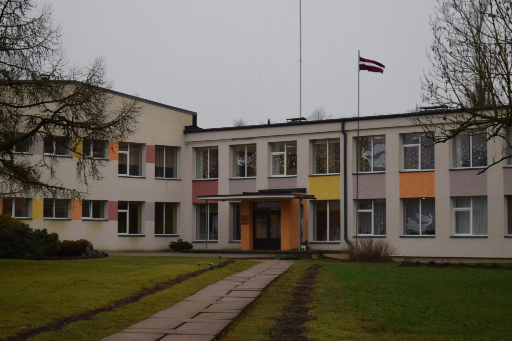 Misas vidusskolu reorganizēs par pamatskolu