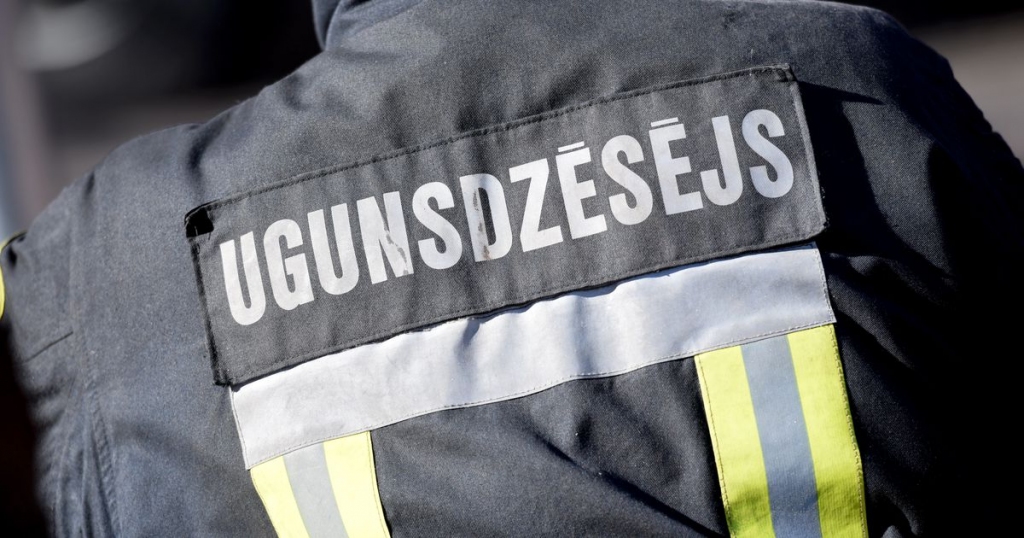 Īslīcē ugunsgrēks izceļas dzīvojamā mājā