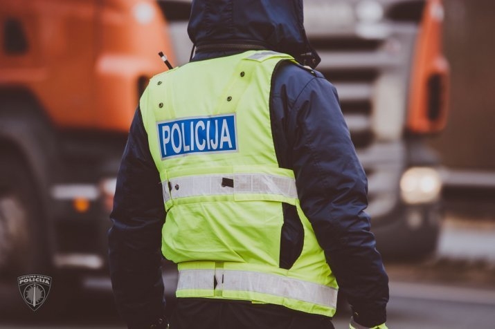 Brauc dzērumā, bez tiesībām un numura zīmēm Vecsaules pagastā