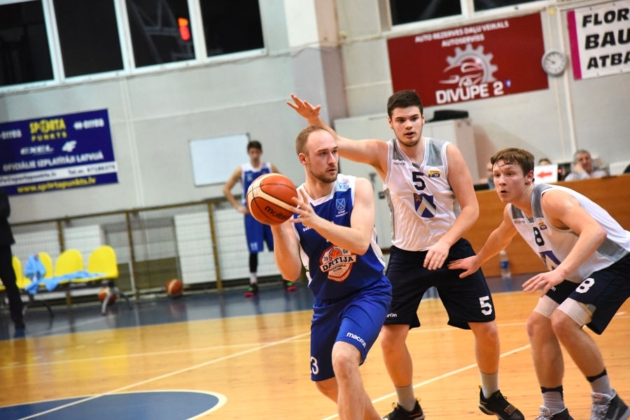Iecavas basketbolisti Bauskā pārliecinoši izcīna uzvaru