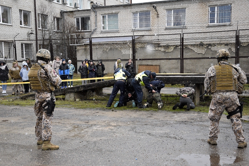 Ēnu dienā Bauskā «aiztur noziedzniekus»