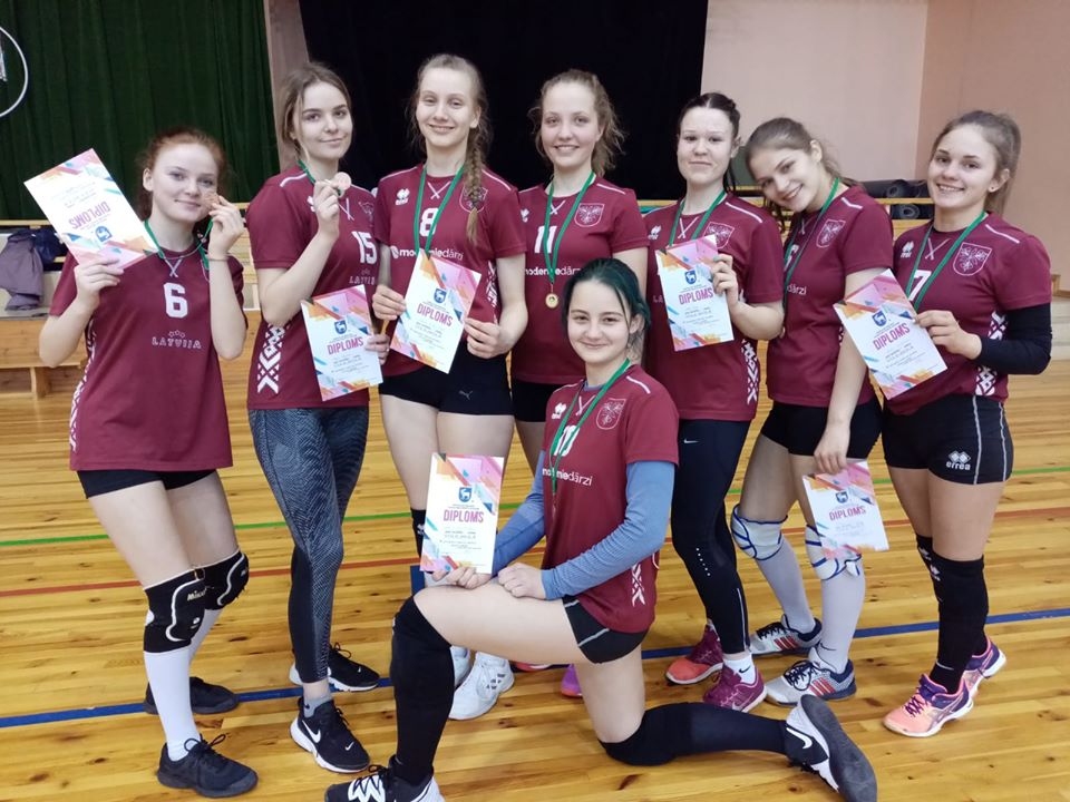 Vecumnieku skolēni gūst panākumus volejbolā
