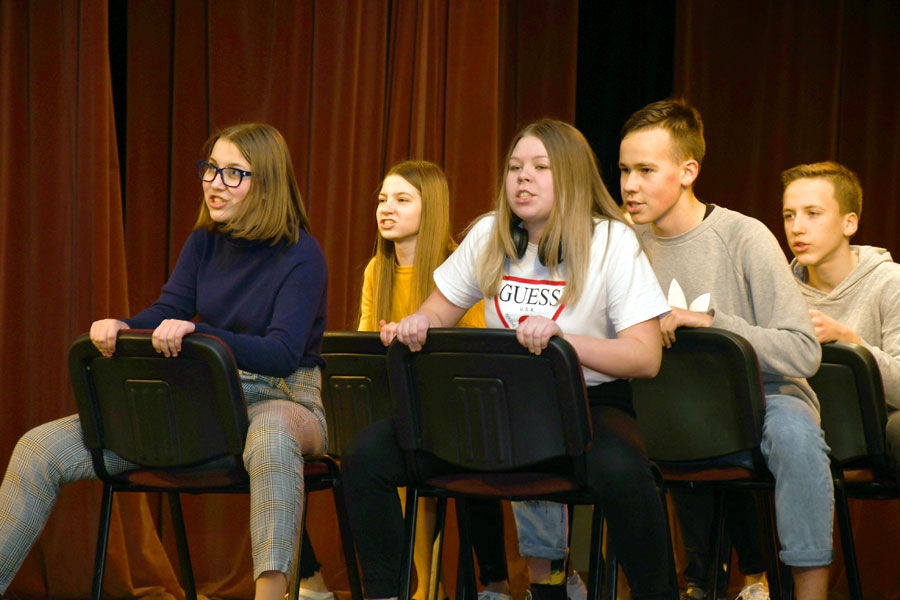 Bauskas novada bērnu un jauniešu teātru kolektīvu skatē spilgtākais sniegums – Bauskas Valsts ģimnāzijas audzēkņiem