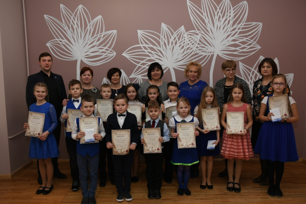 Bauskas un Rundāles novada skolēni skatuves runas prasmes pierāda konkursā