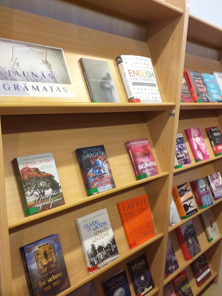 Pēc lasītāju interesēm veido Iecavas bibliotēkas krājumu