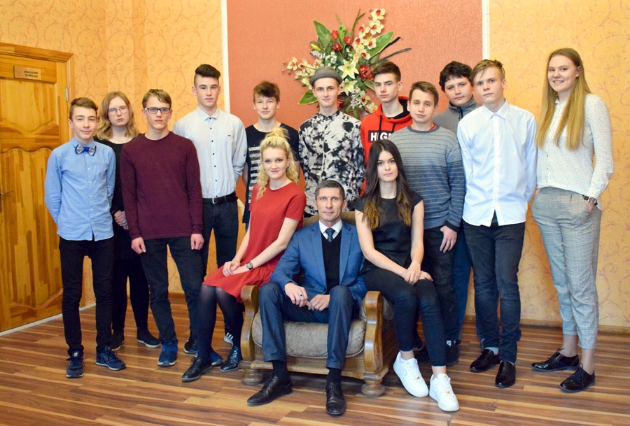 Daudzi spētu būt līderi