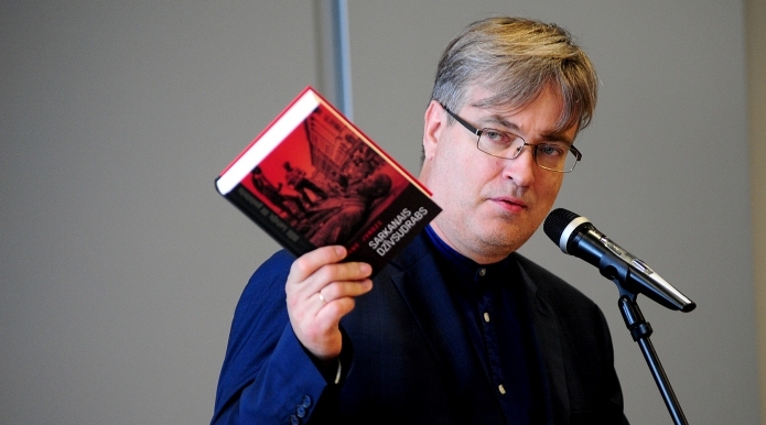 Iecavas bibliotēka rīko tikšanos ar rakstnieku Arno Jundzi