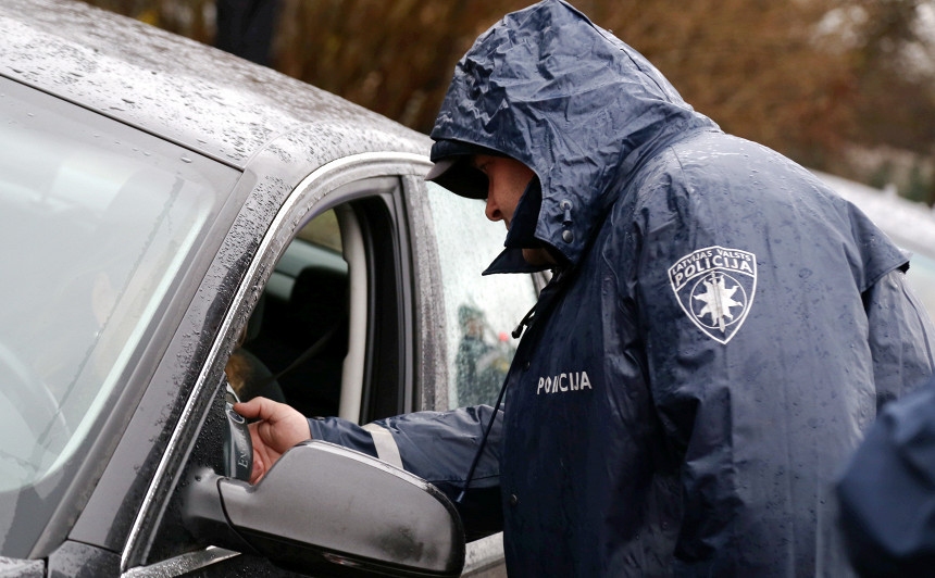 Auto Bauskā stūrē 2,31 promiles alkohola reibumā