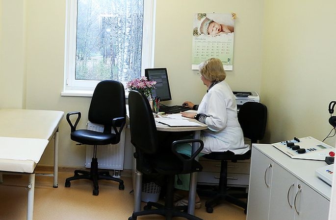 Lauku ģimenes ārsti mudina veikt izmaiņas prakšu darbā, pienākumus veicot pēc iespējas attālināti